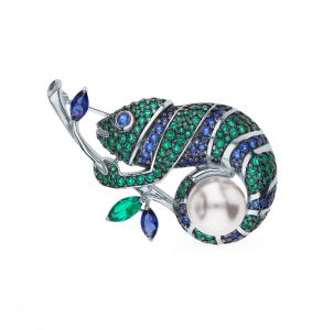 серебряная брошь с фианитами и жемчугом SOKOLOV 94040185