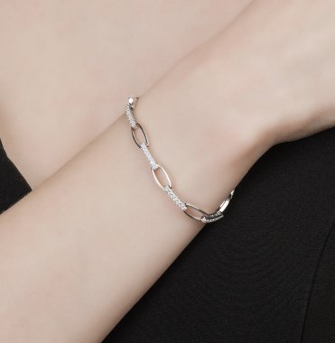 Женские браслеты из серебра — купить недорого в интернет-магазине SUNLIGHTв Москве, выбрать серебряный браслет для женщин в каталоге с фото и ценами